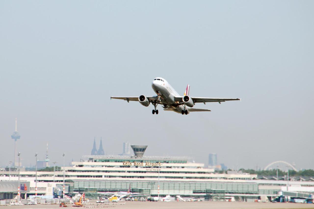 Airport Hotel Durscheidt By Smarty - Kontaktloser Self Check-In Köln Exterior foto